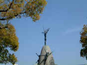 Monument to Sasaki Sadako, Hiroshima.JPG (40103 bytes)